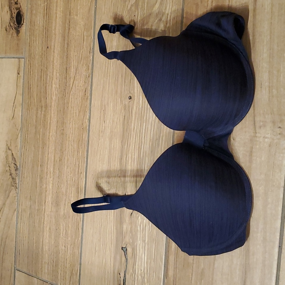 Victoria Secret seamless uplift size 34C bra with adjustable straps